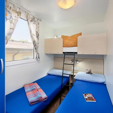 Kamp alanı Albatross Mobile Homes On Camping Waikiki *